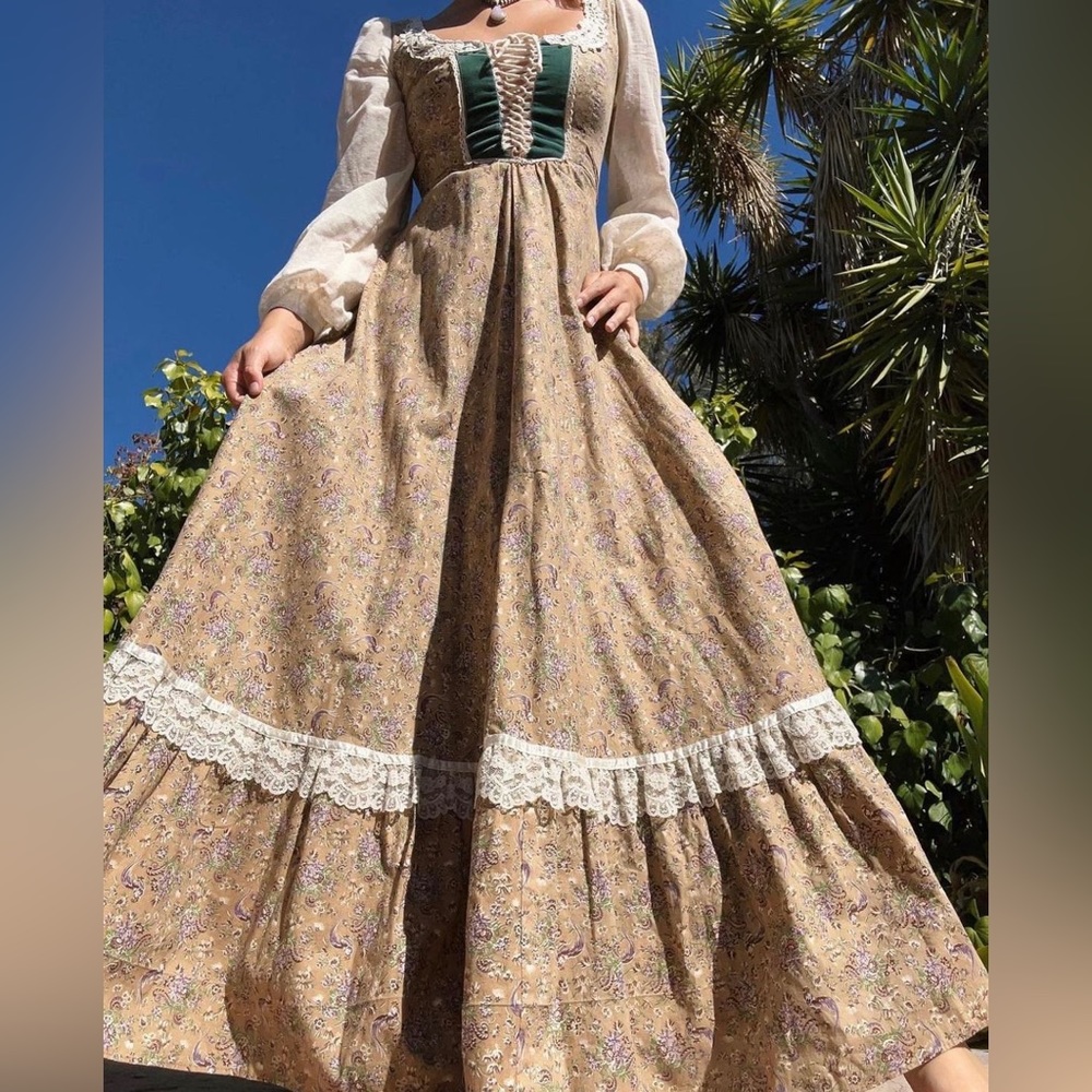 Vintage 1970s rooster print gunne sax dress